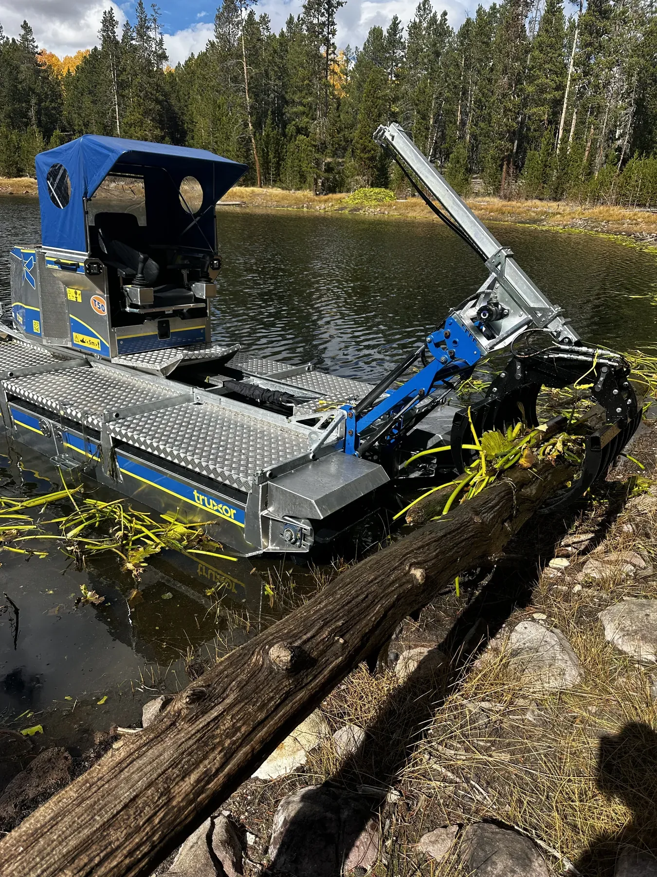 Dock and ramp corridor clearance site using Truxor equipment